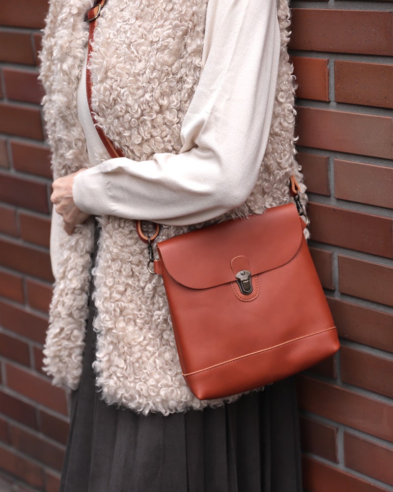 ポシェットの色：レンガ