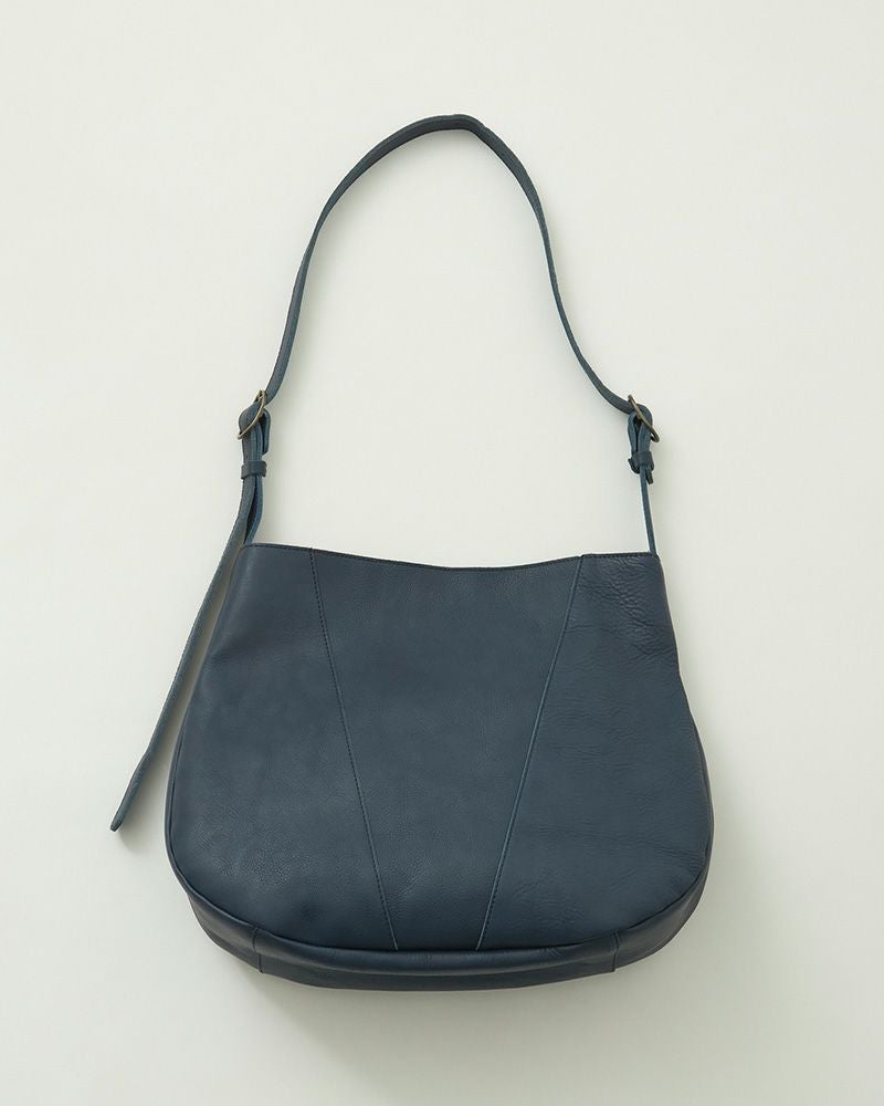 まるくてやさしい。使うほど愛着がわく大容量レザーバッグ