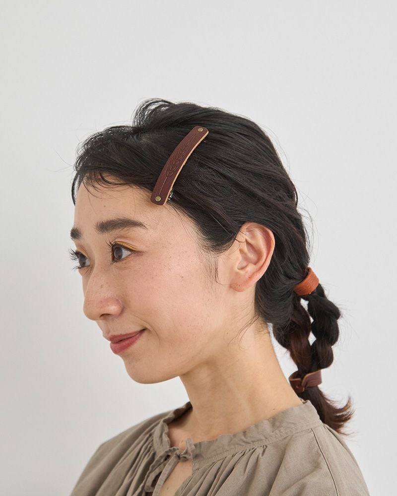 レザー　バレッタ