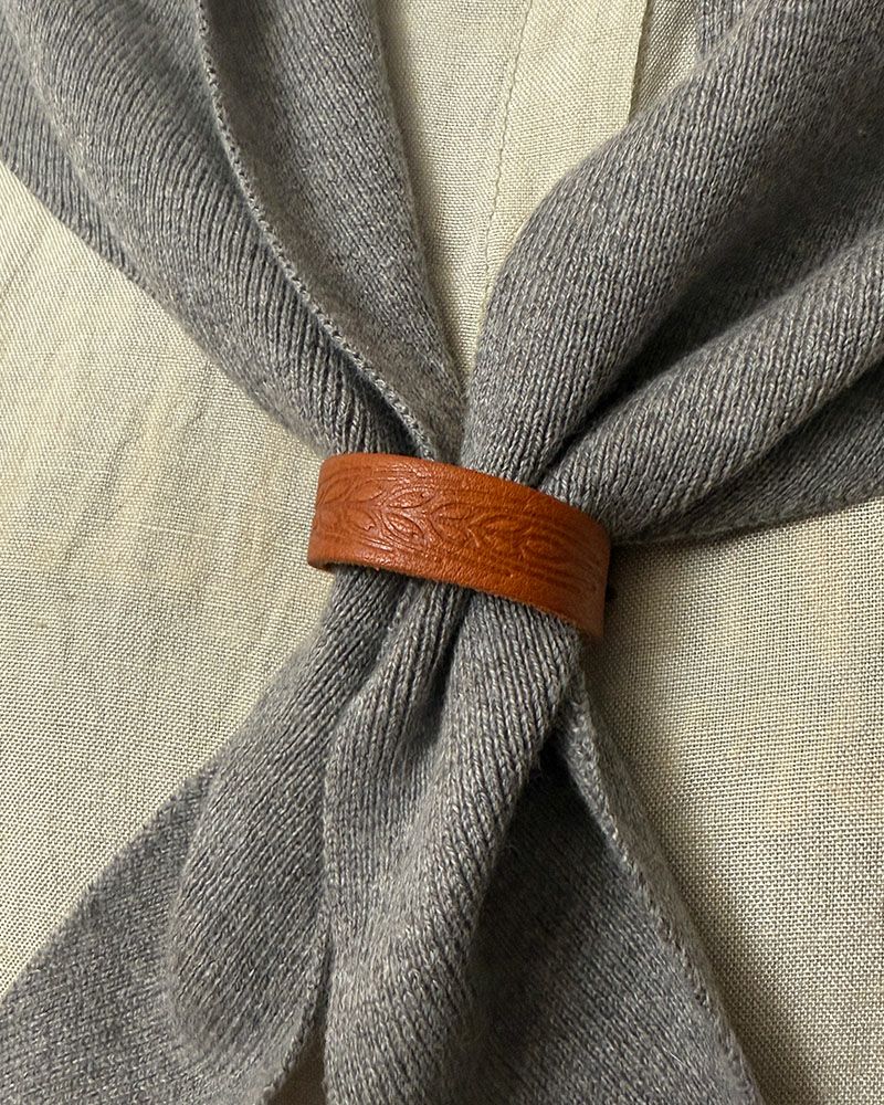 `レザー　バレッタ