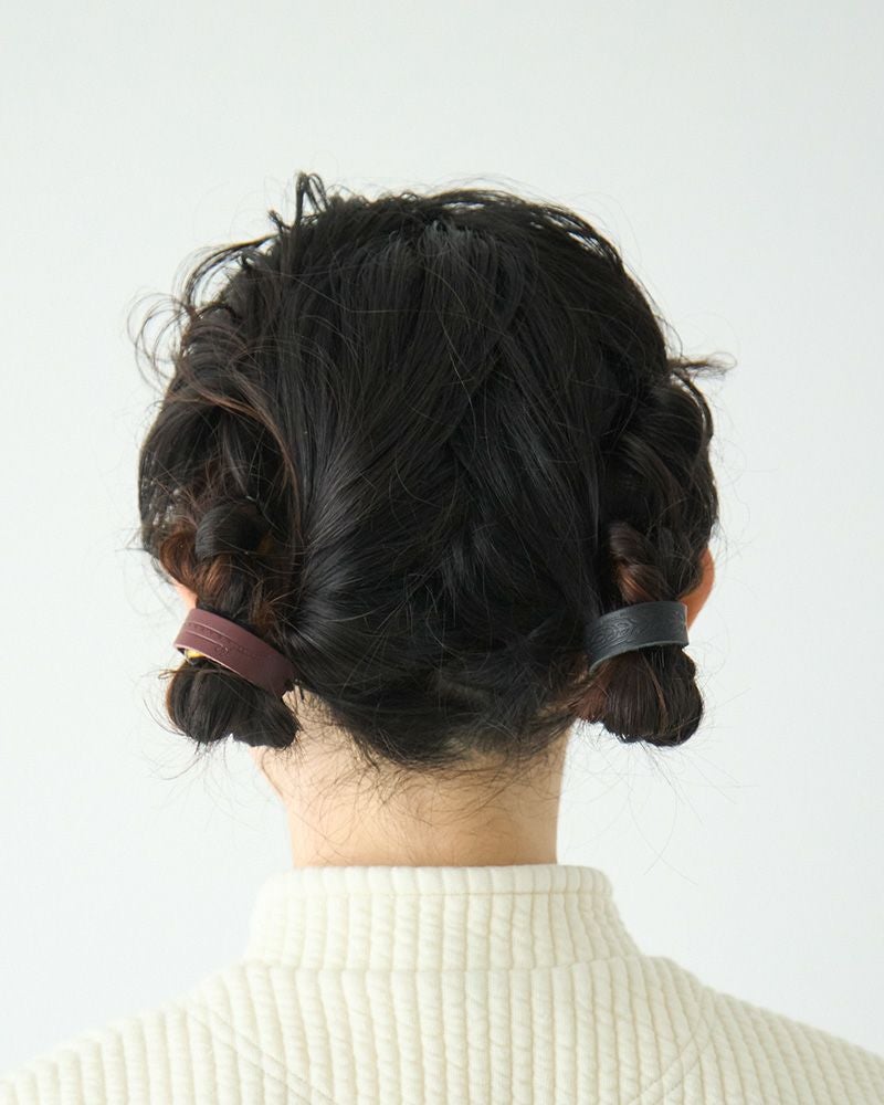 バレッタとヘアクリップで、おそろいヘアアレンジ