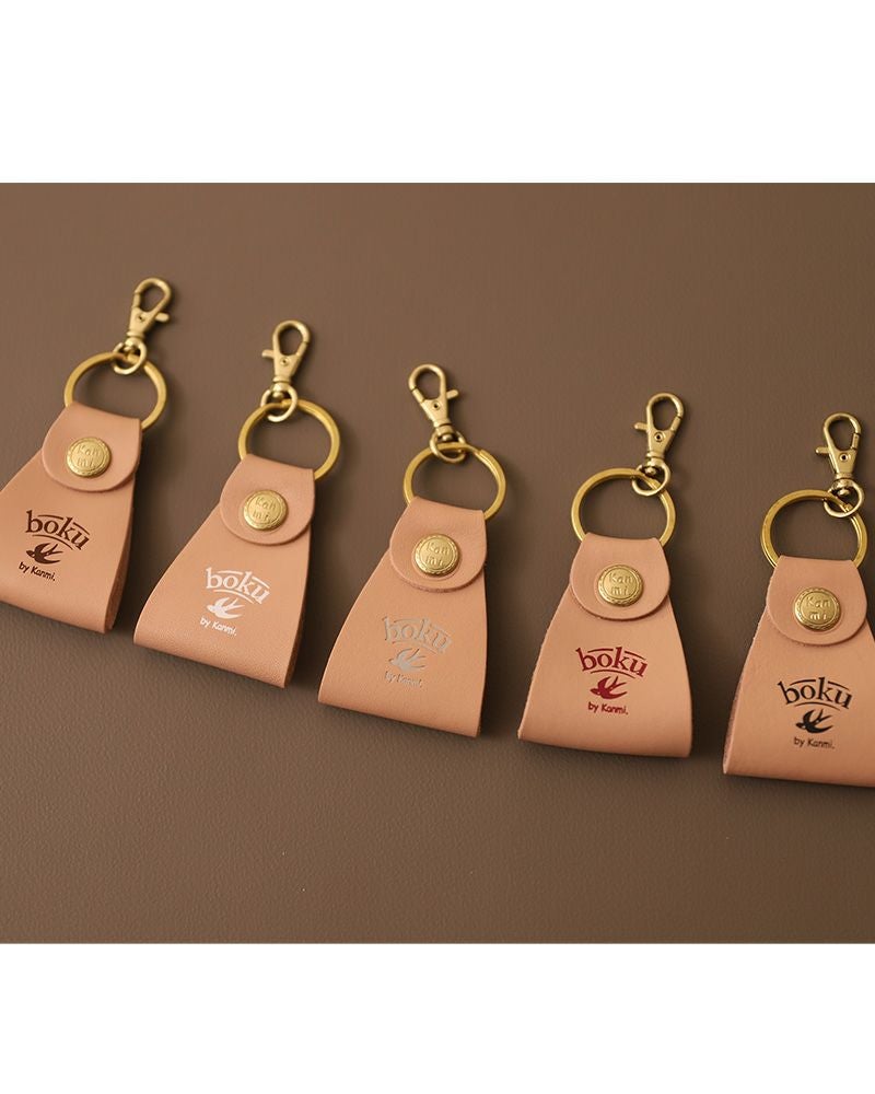 5色のロゴ箔から選べる“自分色”。Kanmiの本革キーリングで日常を彩って