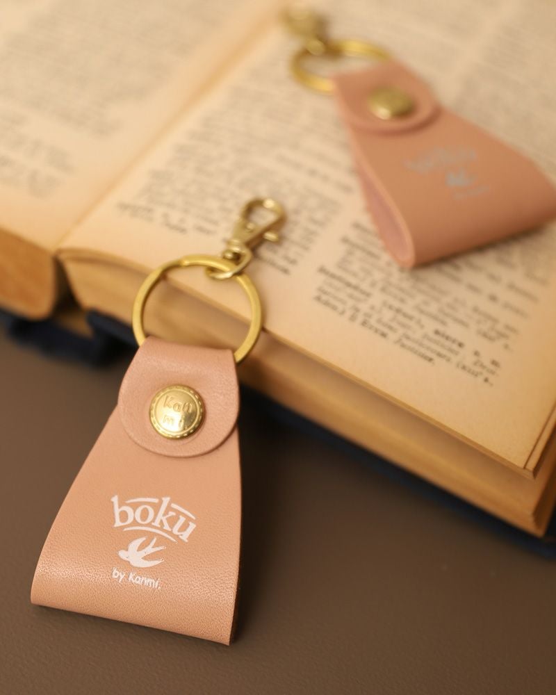 贈り物にもおすすめ。シンプルで心地いいKanmiの本革キーリング