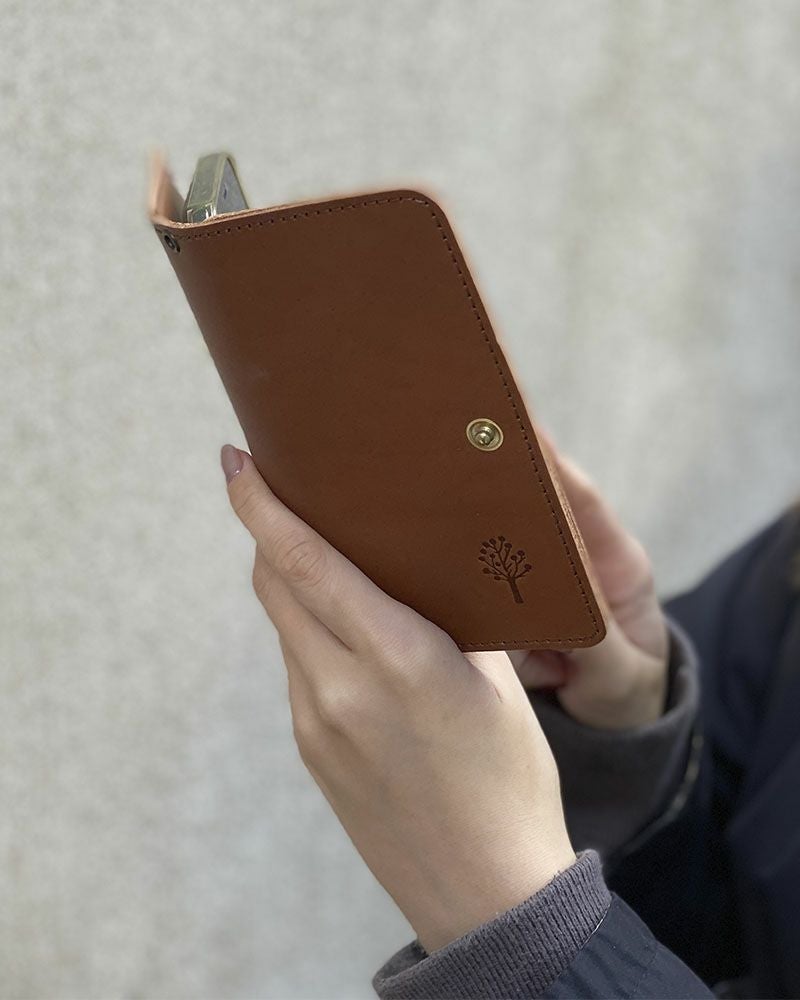 Kanmi スマホケース Lサイズ ネイビー かゆい所に手が届く「キャンディ ハンディスマホケースL」 | Kanmi
