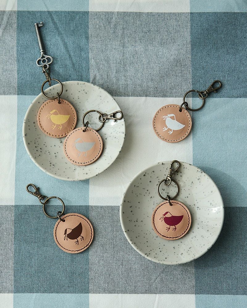 北欧テイストが香る大人可愛い小鳥。ナチュラルレザー本革のキーリングで毎日がぐっと心地よく