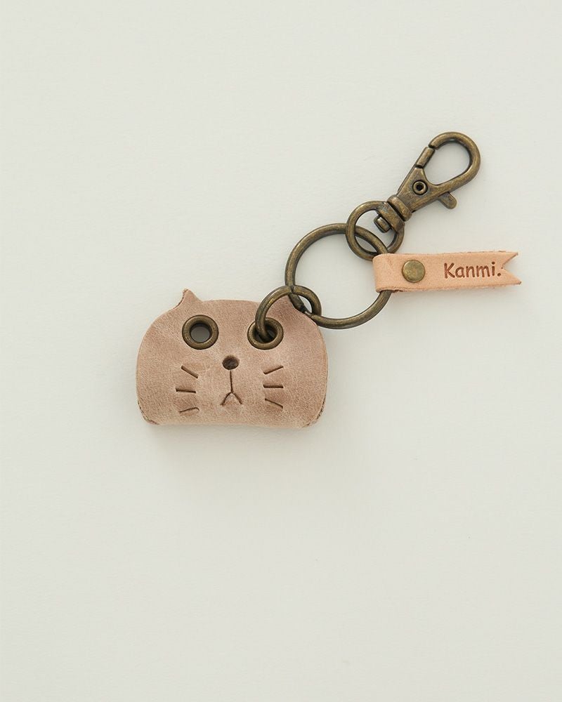 つぶらな瞳とおとぼけ顔、どちらが好み？