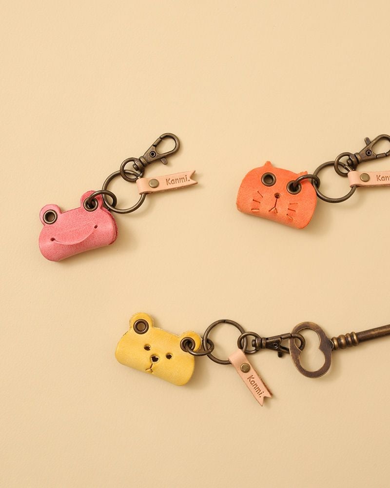 みみ キーホルダー2 ポケットからのぞく、小さなレザーのともだち「ネコ キーリング(S