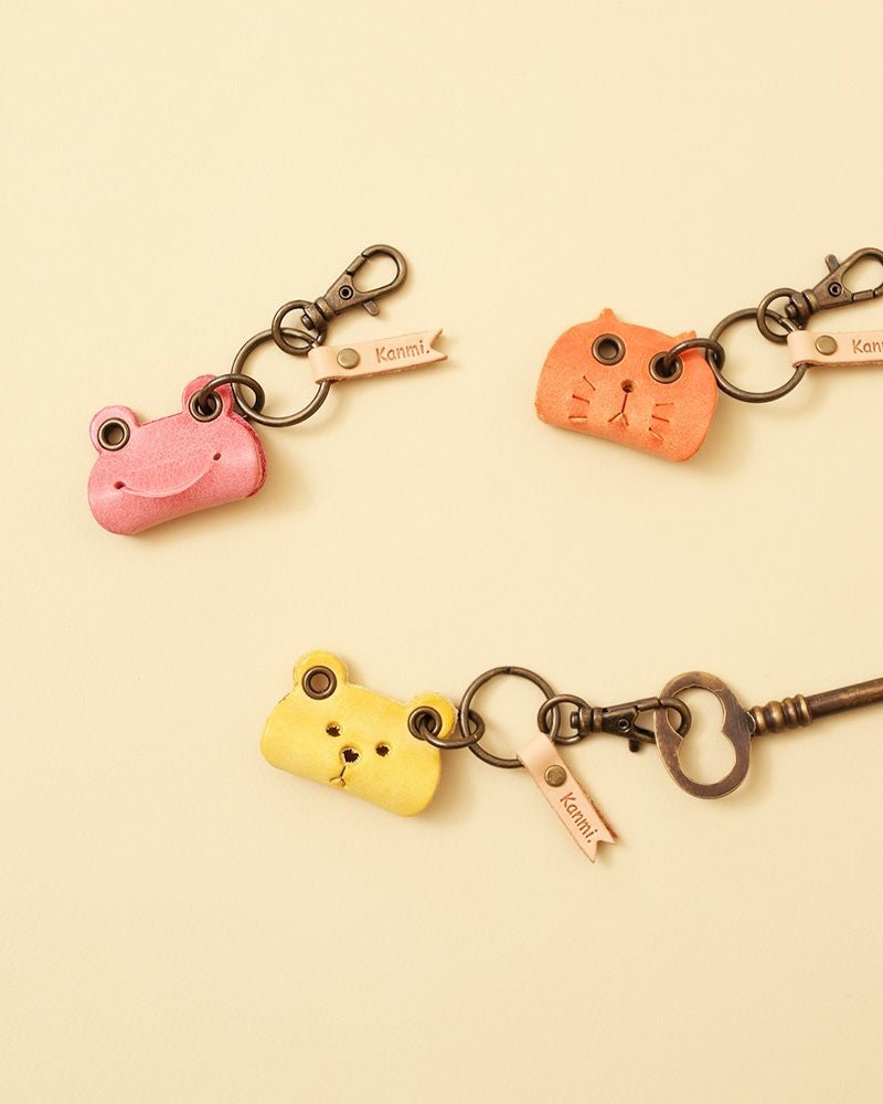 クマの革キーホルダーが描くほっとする佇まい、使うほど馴染むイタリアンレザーの深み