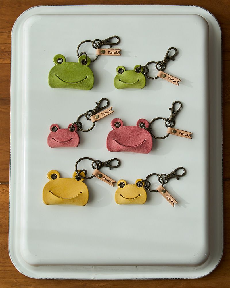 ふと目が合って、ふっと笑える「カエル キーリング(M)」 | Kanmi