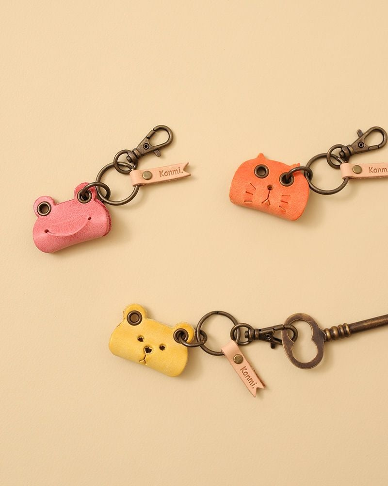 カエル・ネコ・クマ、それぞれ違う表情が魅力。気分で選べる三つの動物がつくる、個性豊かなレザーチャーム