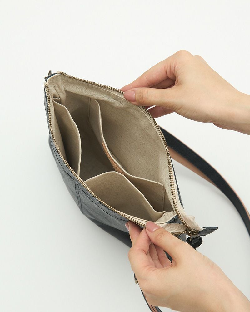 コンパクトで超軽量「fuwari スリムショルダーバッグ」