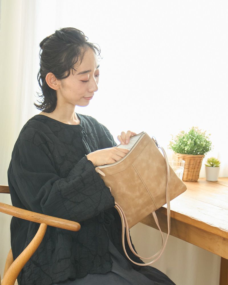 ほんのりした濃淡がやわらかクラシックな「アンティーク風レザー」