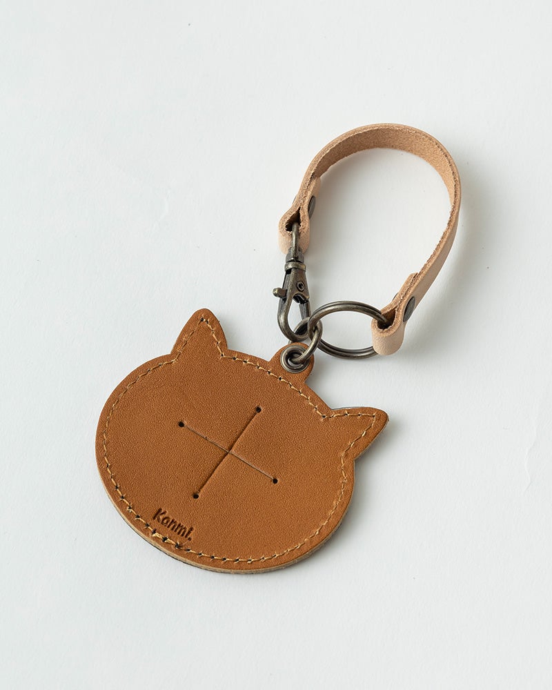 背面に目立たない切り込みが入っています。