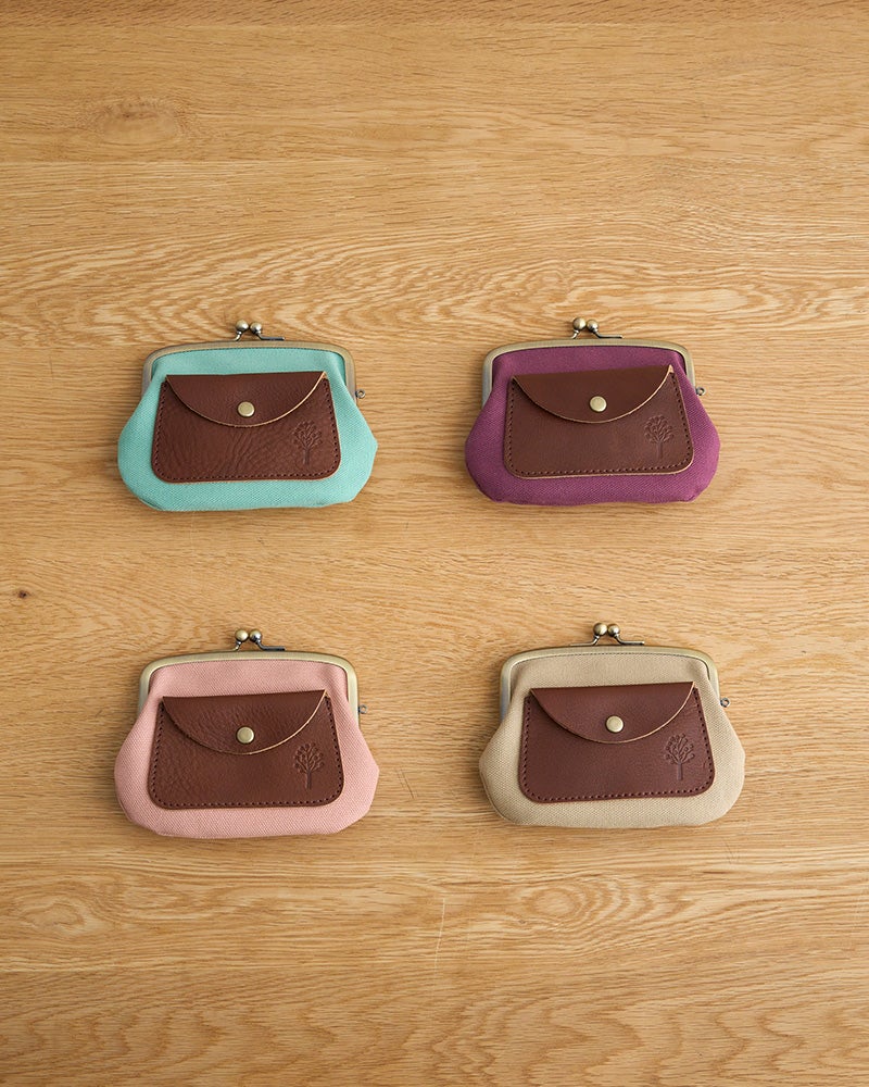 布ならではの軽さと、がま口の使いやすさ。ナチュラル派にうれしい、毎日使いたくなる親子がま口。