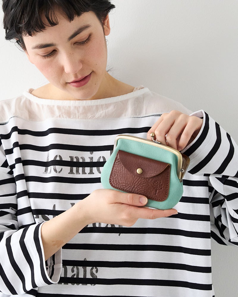 すっきり爽やかなミントカラー。バッグの中を明るくしてくれる、軽くて使いやすい帆布の親子がま口。