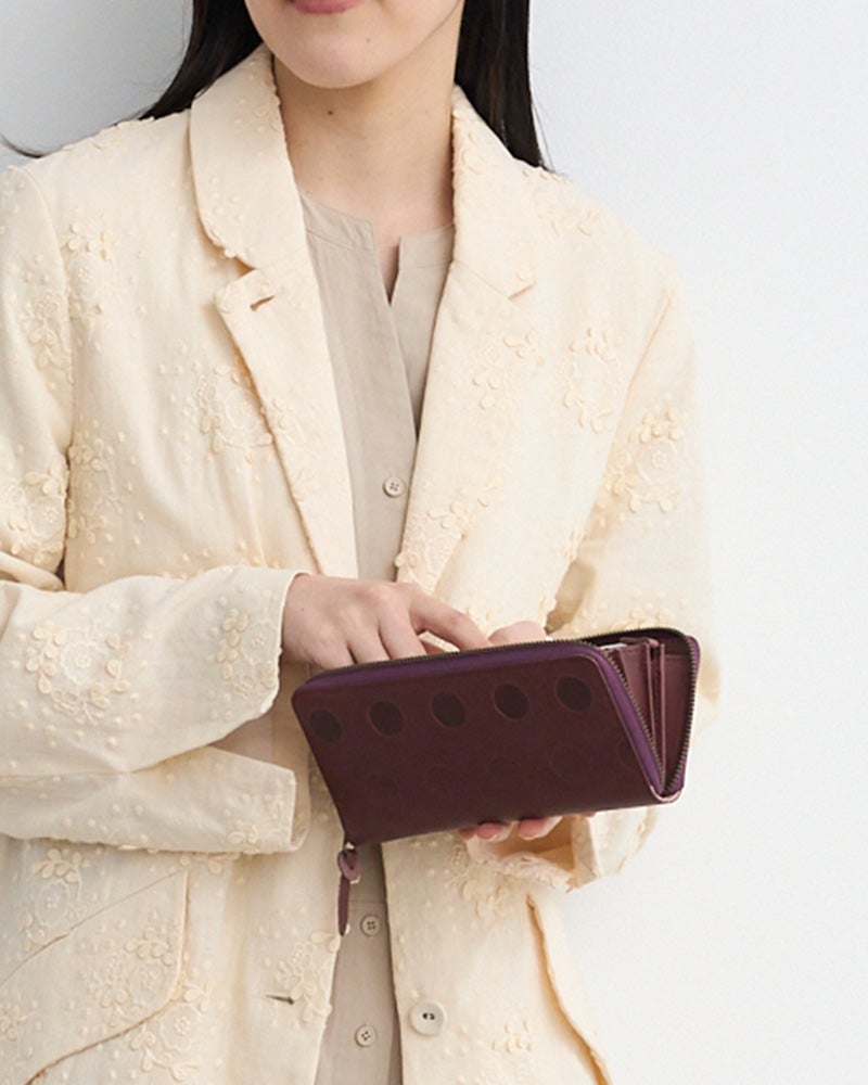 ナチュラルと大人っぽさをあわせ持つスミレ。仕分けしやすく、毎日の小さな手間を減らす存在。