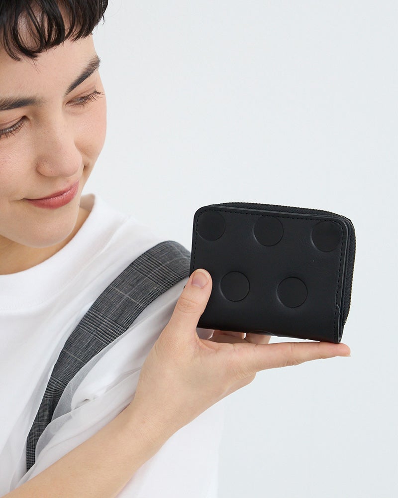 必要なものだけを、きちんと持つ。すっきり暮らしに寄り添うコンパクト財布です。