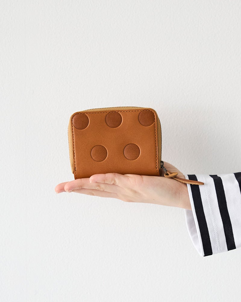 必要なものだけを、きちんと持つ。すっきり暮らしに寄り添うコンパクト財布です。