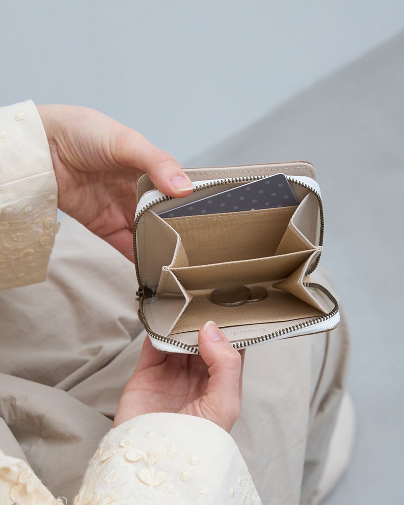 コンパクトなのに仕分けしやすく、バッグの中でも迷わない収納構造。