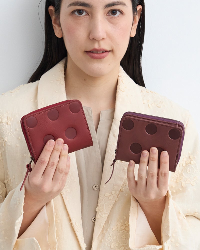 ポケットサイズで、お札はまっすぐ「キャンディ ラウンドショート