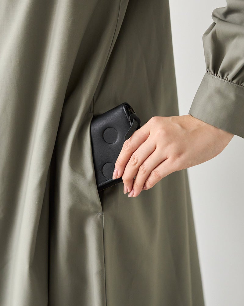 普段から荷物が少ない、小荷物さんに。ポケットにも入るサイズです。