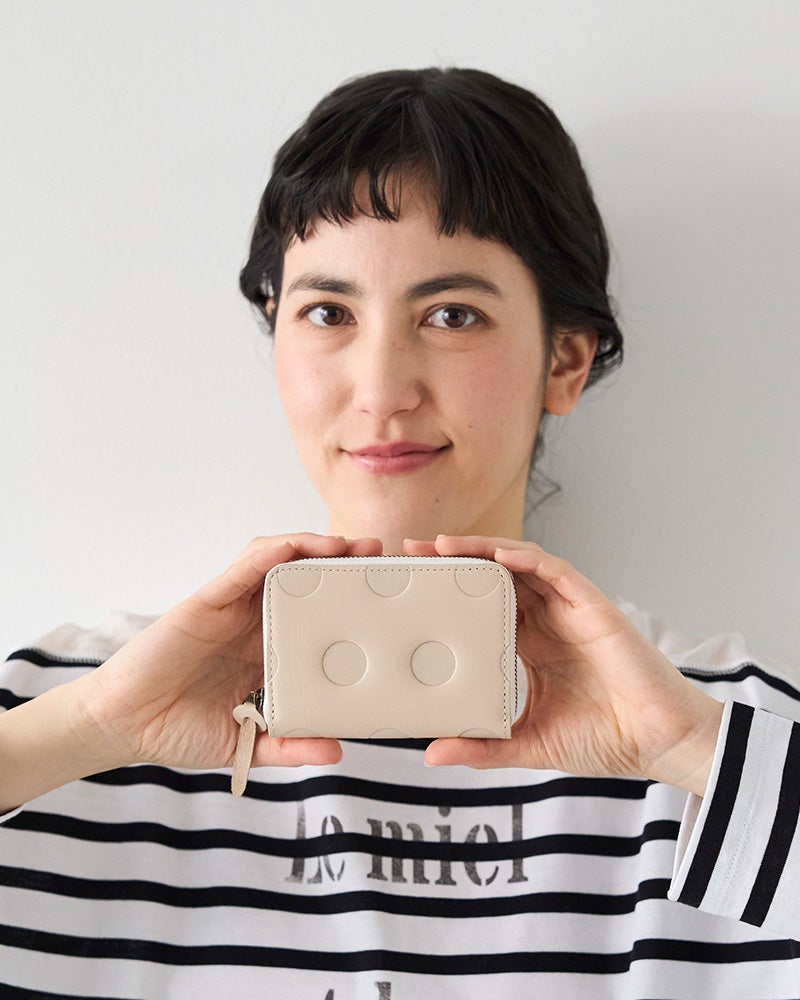 カードケースにも、コインケースにも、ミニ財布にも。使い方が広がるラウンドファスナーのカードコインケース。