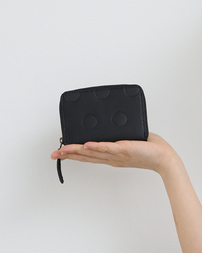 小さいのに、できることがたくさん。カード・小銭・お札をまとめられる一品。