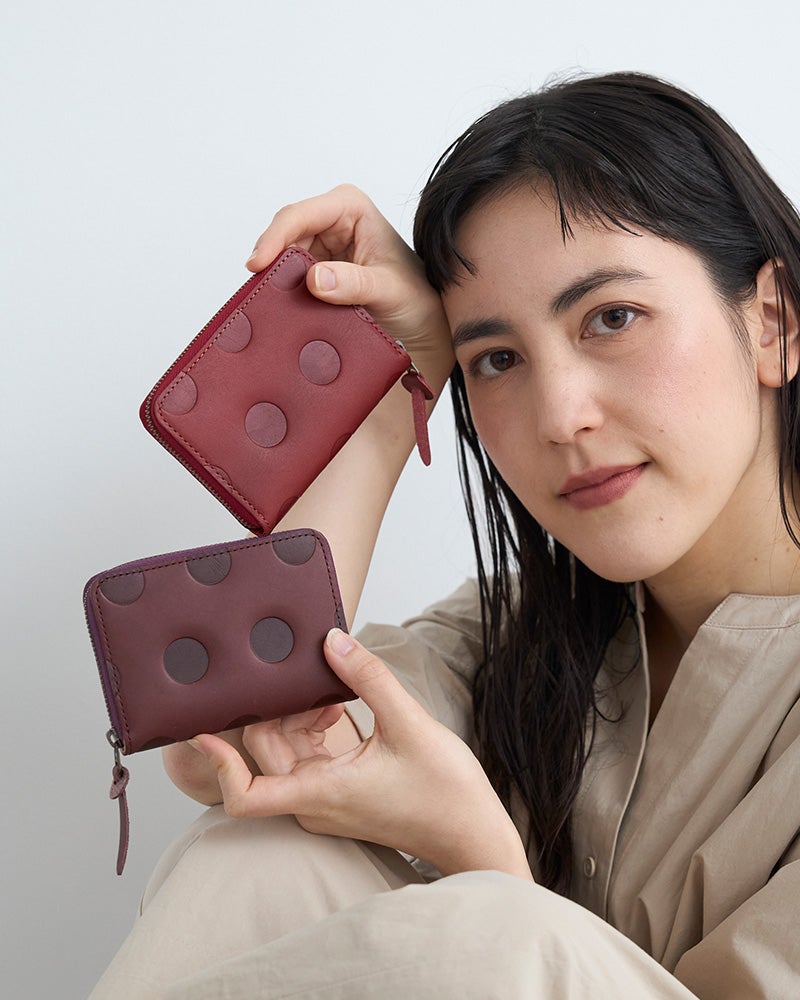 上：チェリーレッド／下：スミレ