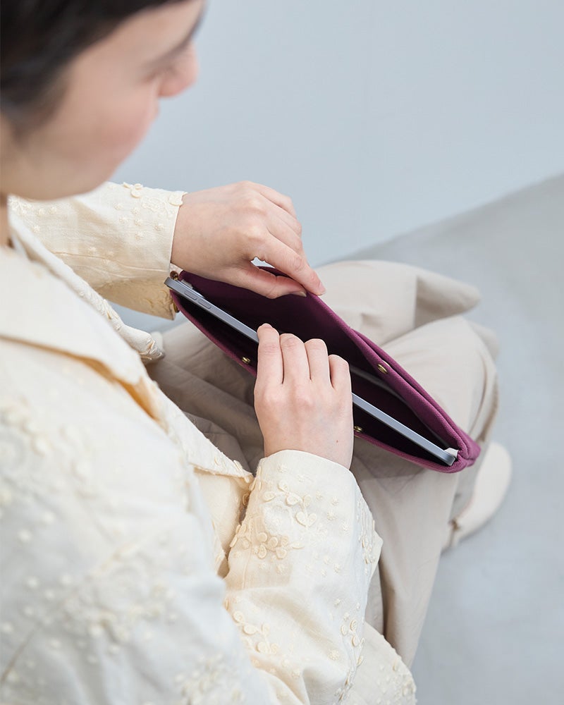 10.9インチのタブレットやB5書類がぴったり。仕事にも休日にも使えるMサイズ。