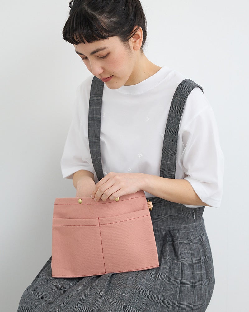手帳、タブレット、書類をひと部屋に。ちょうどいい収納力のMサイズ。