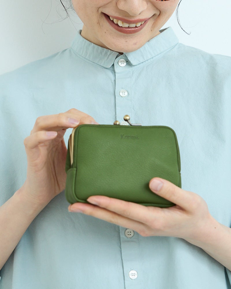 ふんわりとしたフォルムが可愛いミニ財布。やさしい手触りと軽さで毎日使いたくなるがま口財布
