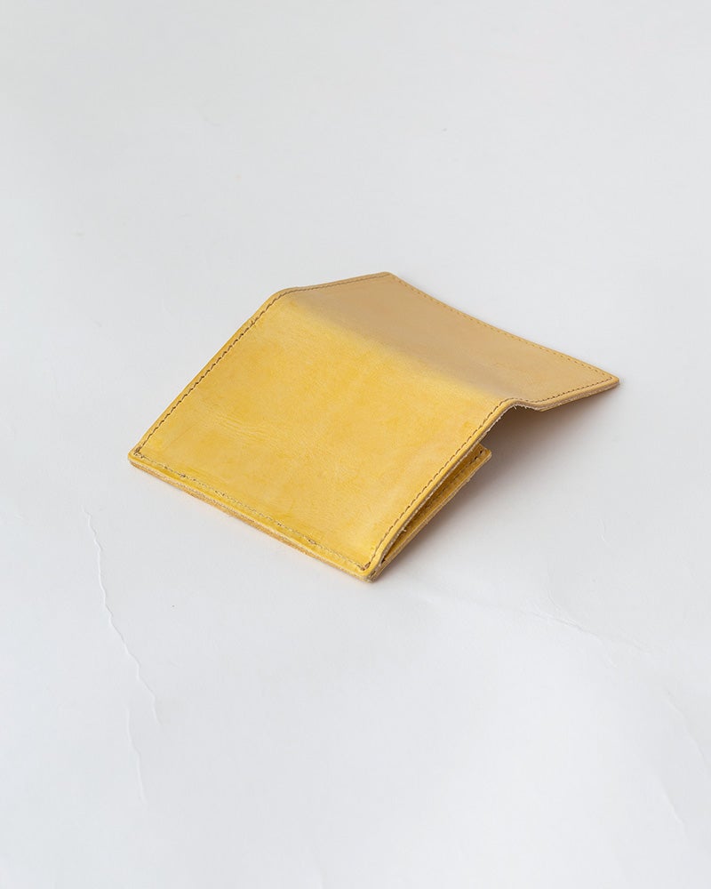 シンプルだからこそ、長く愛用したくなるカードケースです