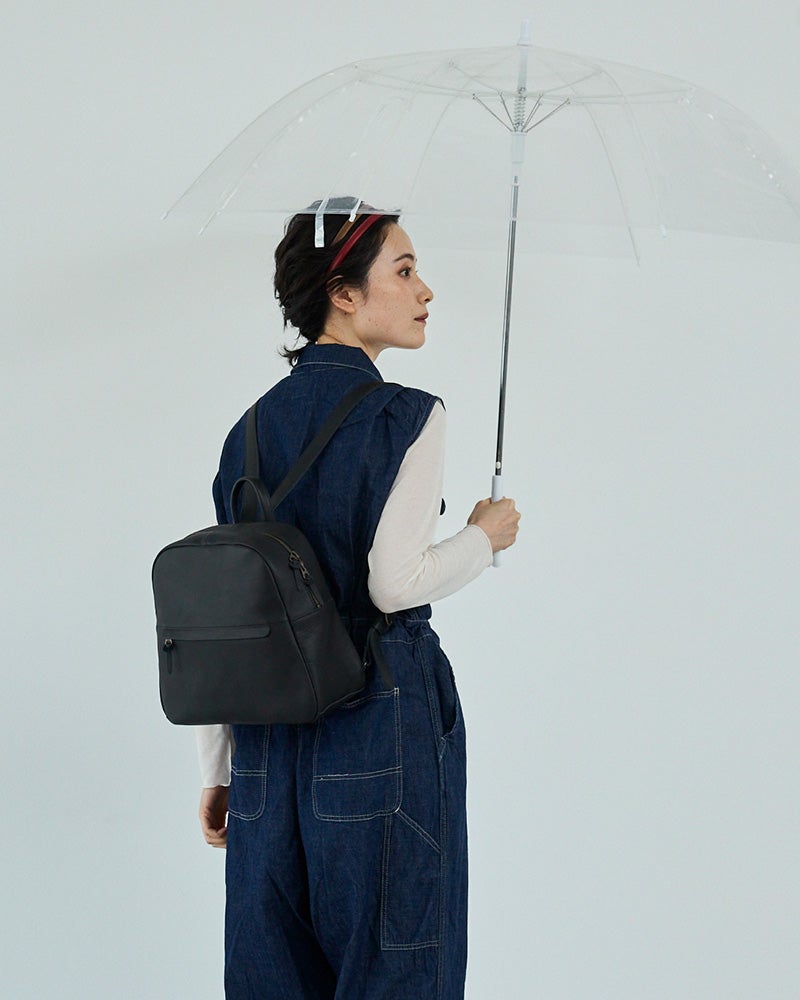 撥水レザーで雨の日も安心！Kanmiのスマイルリュックで毎日をもっと楽しく