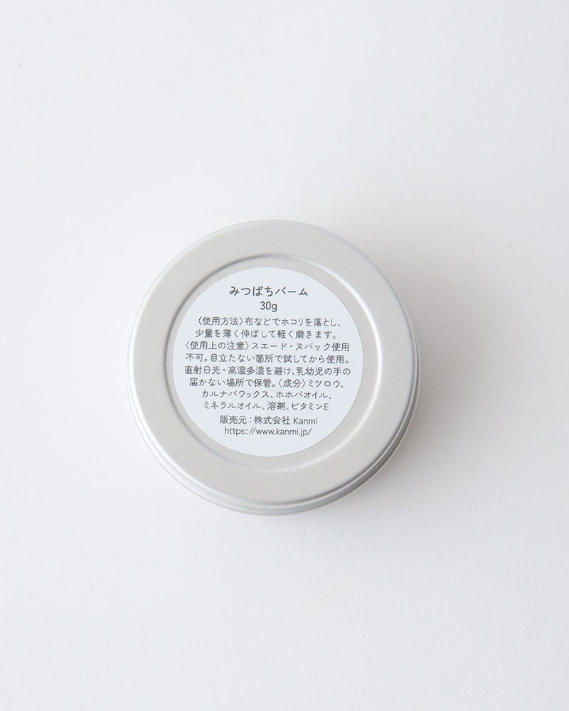 革のお手入れが初めての方にもおすすめ。Kanmi.オリジナルのみつばちバームなら、革にやさしくうるおいを与え、自然なツヤとしなやかさを育てられます